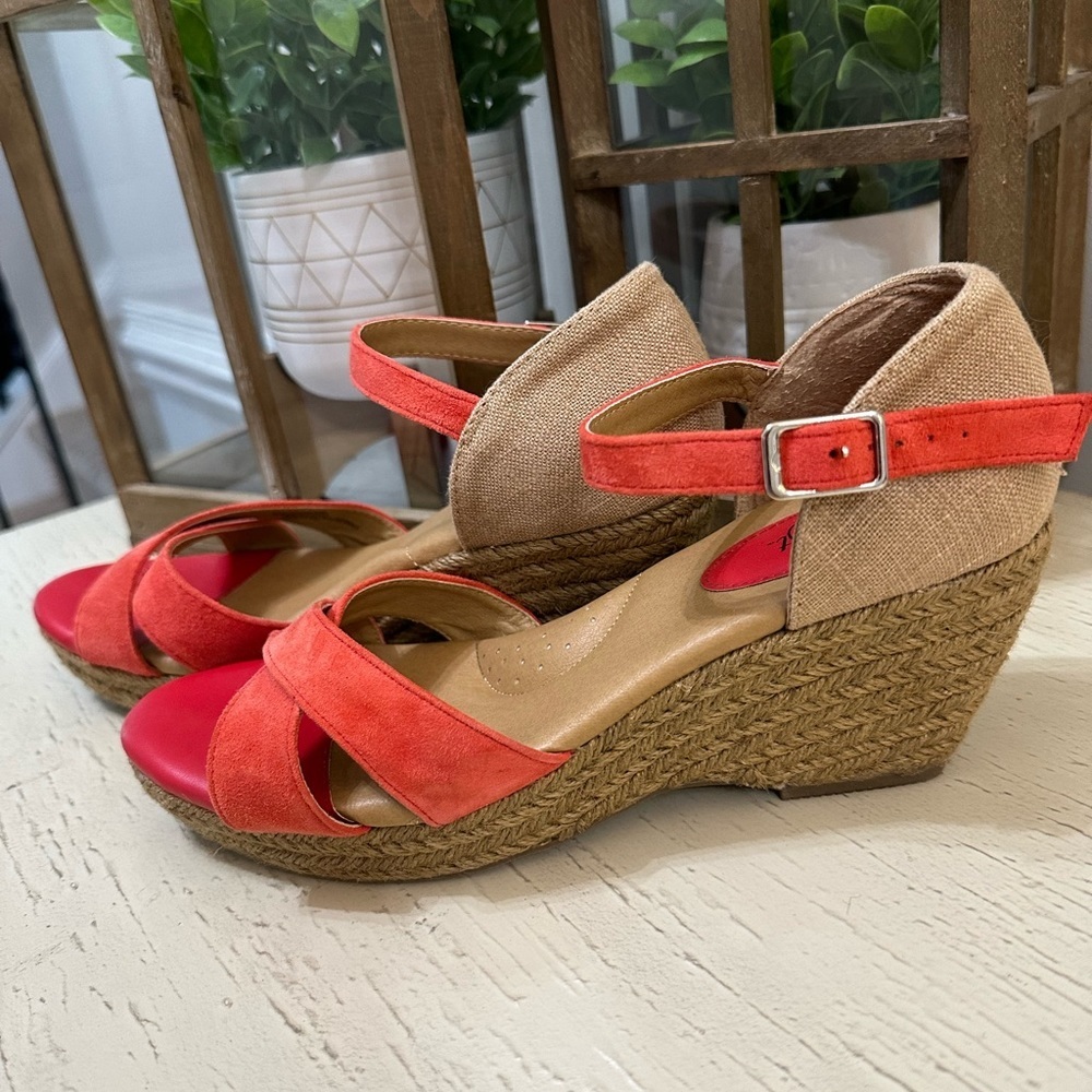 Eurosoft Coral Pink Leather Strapped Wedge Sandal size 8.5